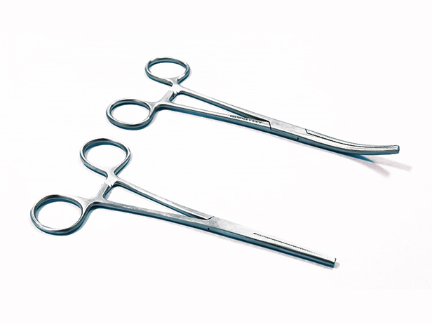 Pinza hemostática Kocher c/diente recta